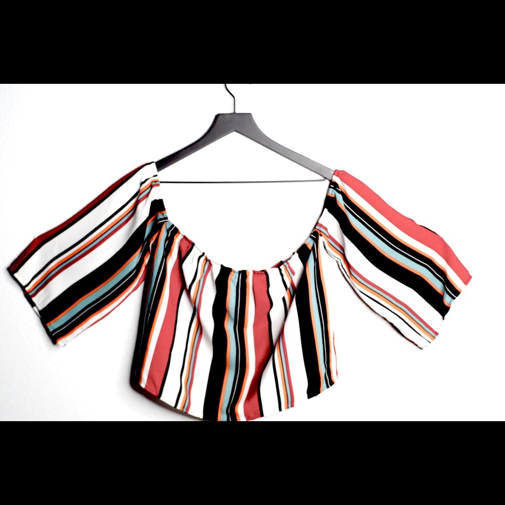 Over the should crop top